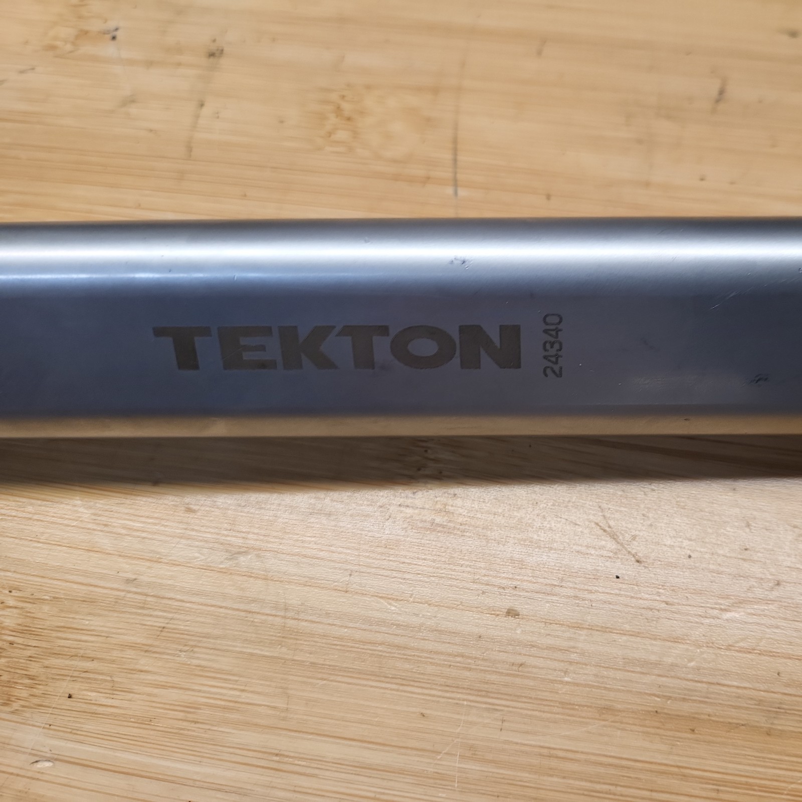 TEKTON 24340 1/2" Drive Micrometer Torque Wrench (25 - 250 ft-lb) gallery