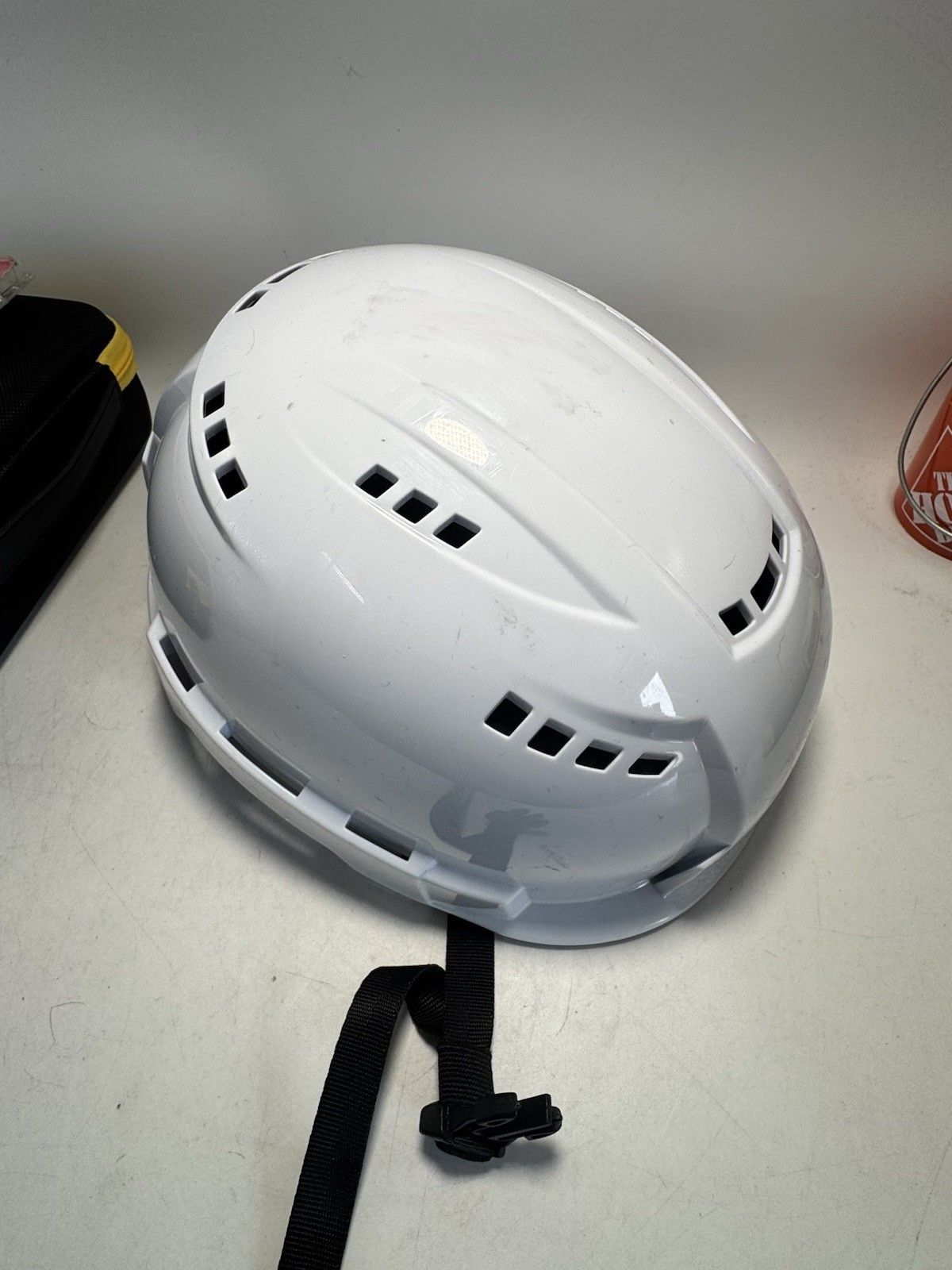 Milwaukee Vented Safety Helmet - White (48-73-1300) - Pre-owned gallery