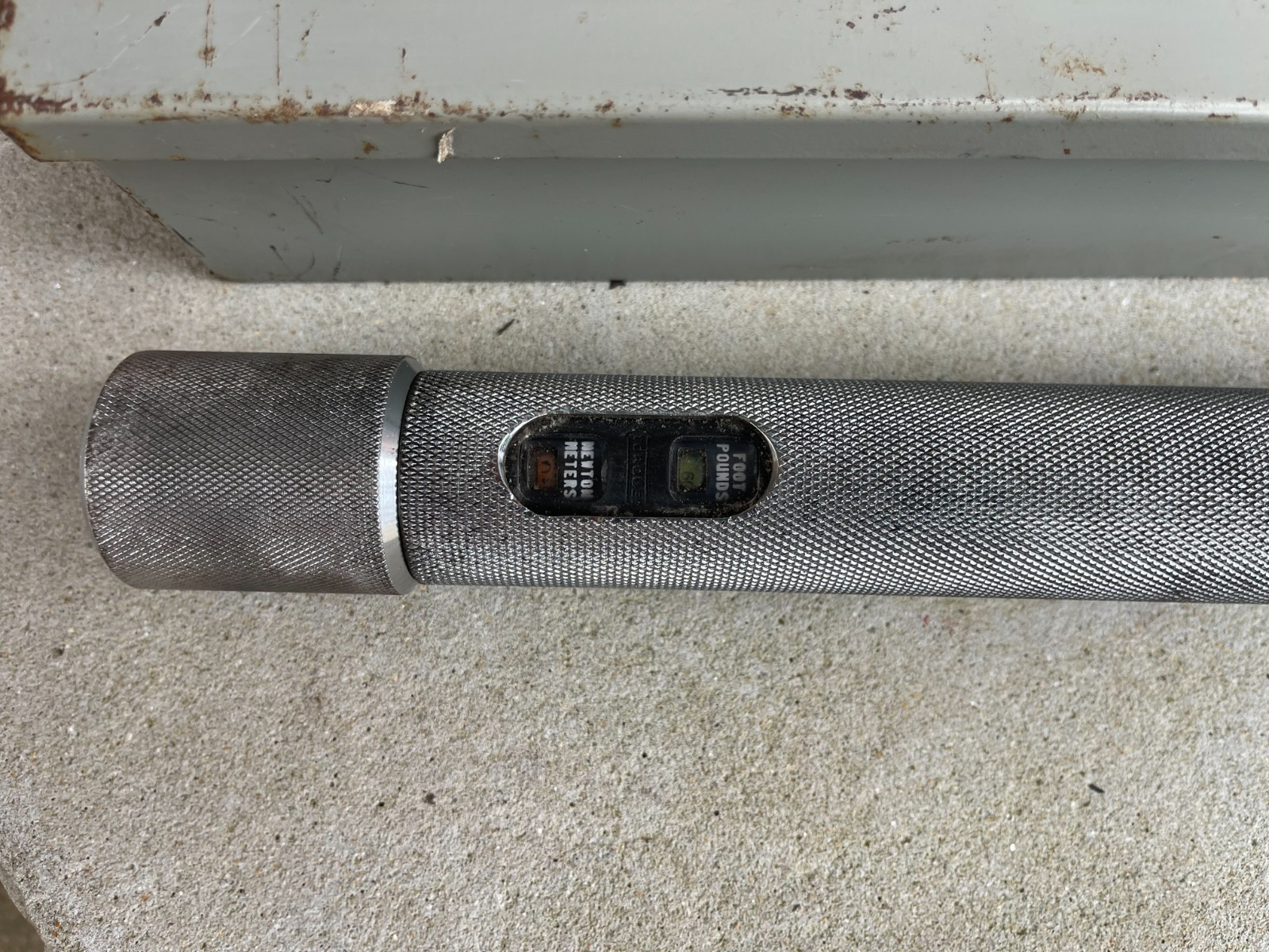 ATD Tools Model 106 Ratcheting Torque Wrench; 600Ft-Lbs; 3/4 Drive in Metal Case gallery