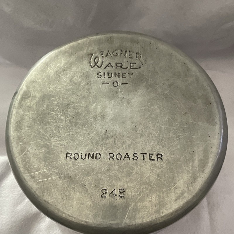 Wagner Ware Sidney O No. 9 Drip Drop Round Aluminum Roaster w/ Lid 249 gallery