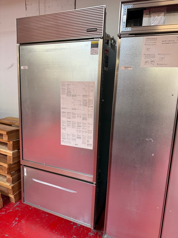 36” Subzero Refrigerator Freezer Panel Ready BI36UORH (Used 2014) gallery