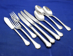 9 pieces glossy stainless flatware MIDTOWNE 1995 Oneida USA forks knives spoon