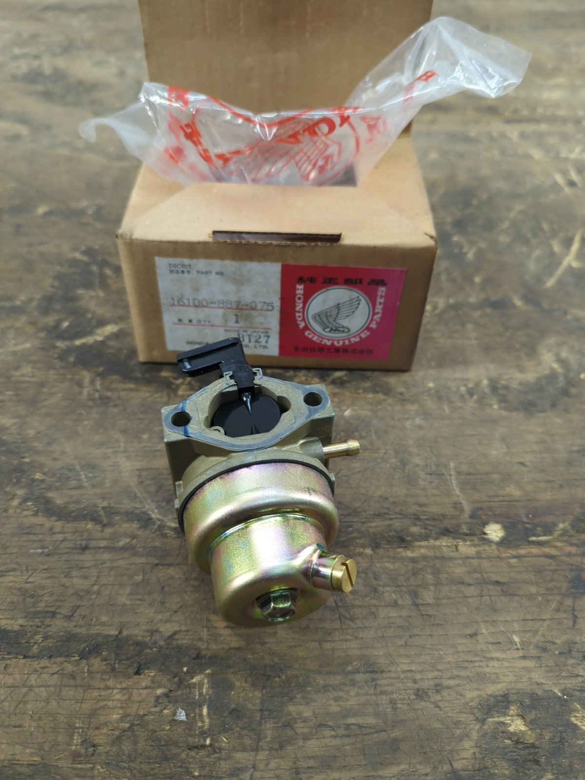 Honda 16100-887-075 Carburetor Assembly OEM New Old Stock NOS Open gallery