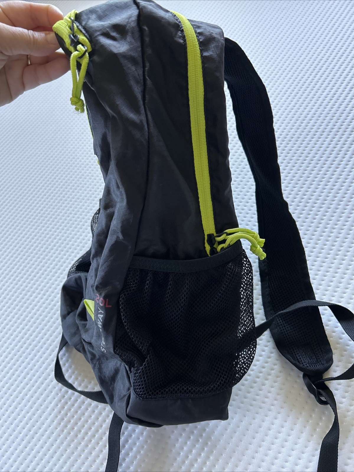 Eddie Bauer Stowaway 20L Trailpack Backpack  Black/Yellow 3