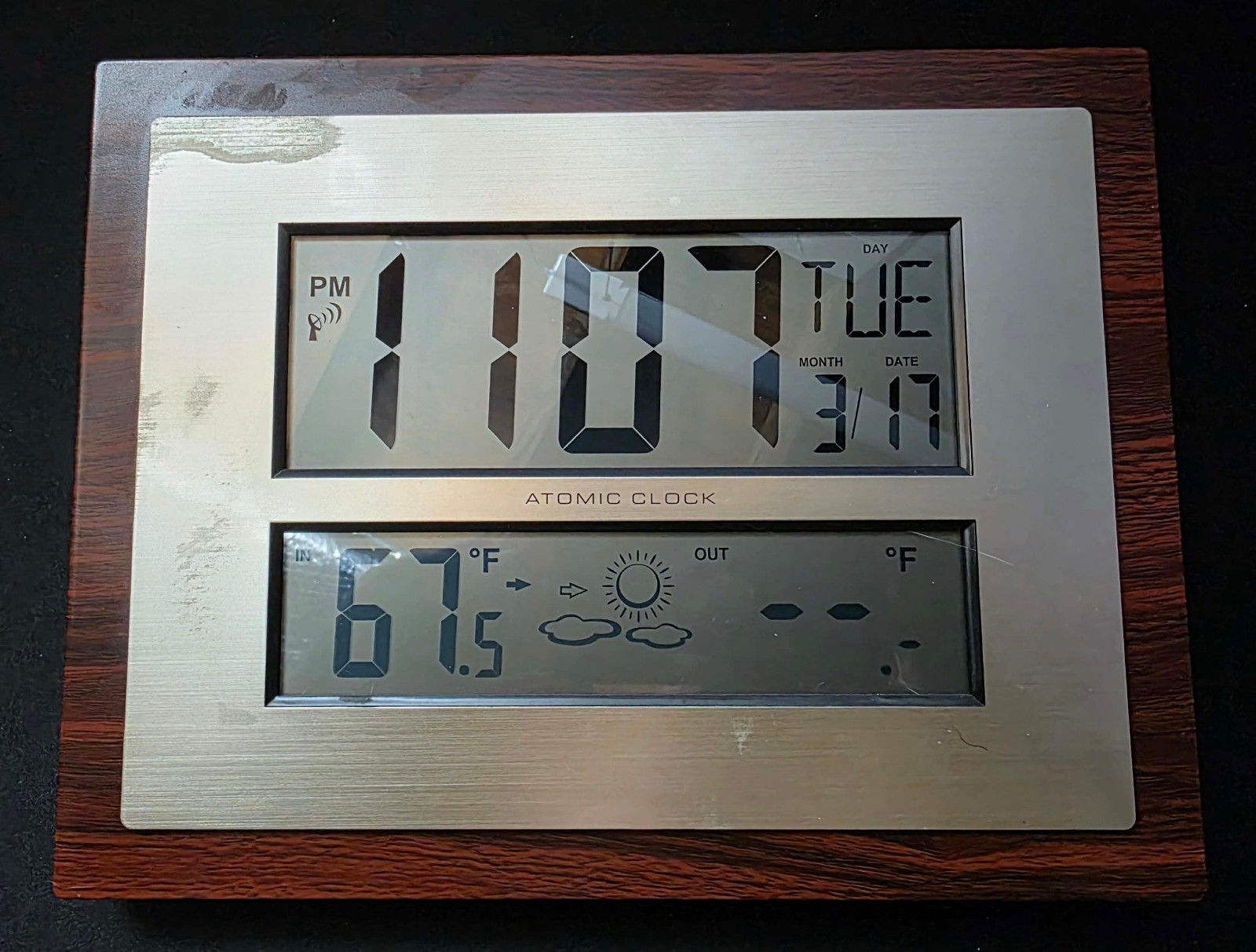 RARE! Lacrosse W86111 Atomic Digital Clock Table Wall Dark Wood TESTED & WORKS! gallery