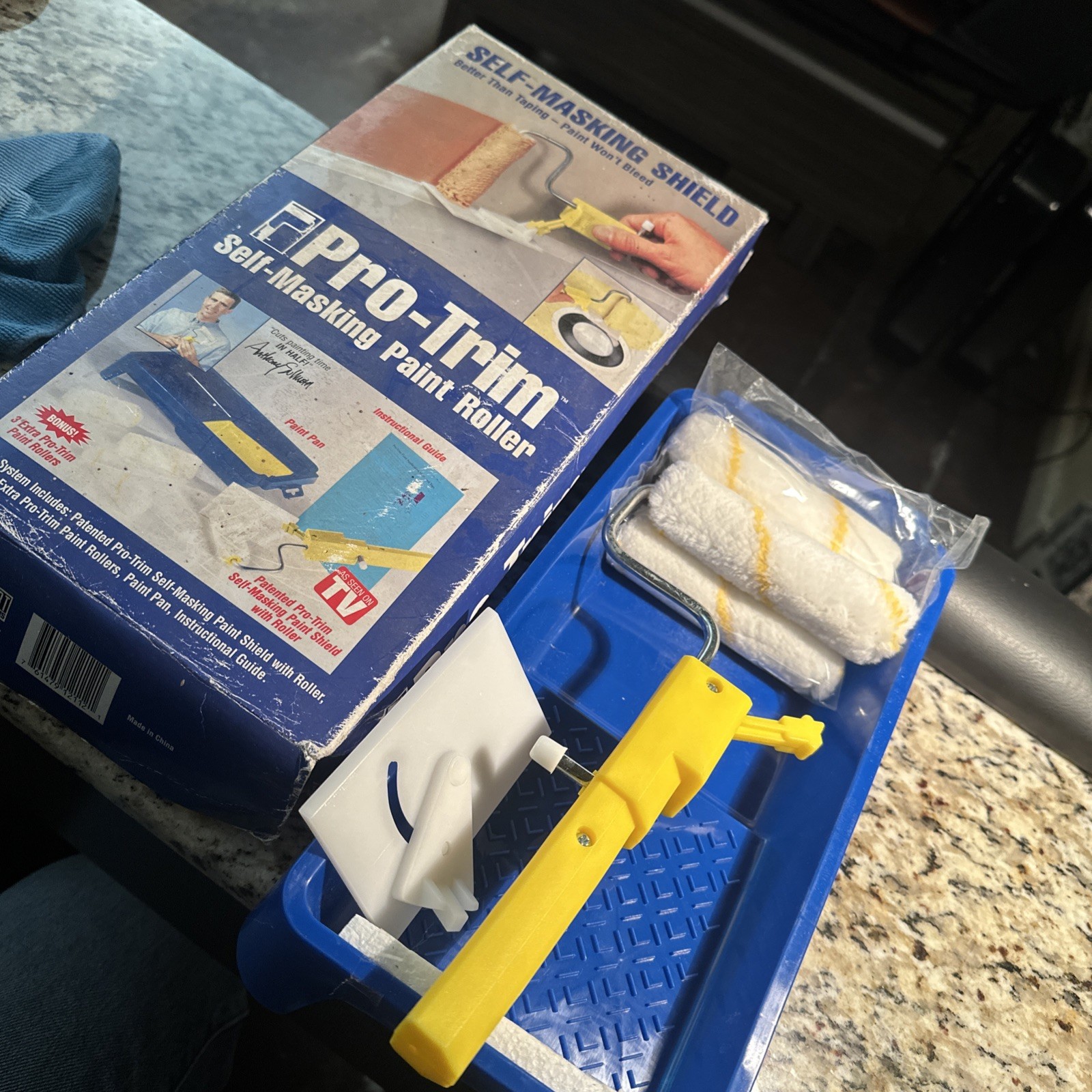 Pro-Trim Self Masking Paint Roller With Shield For Edges with Bonus Edger gallery