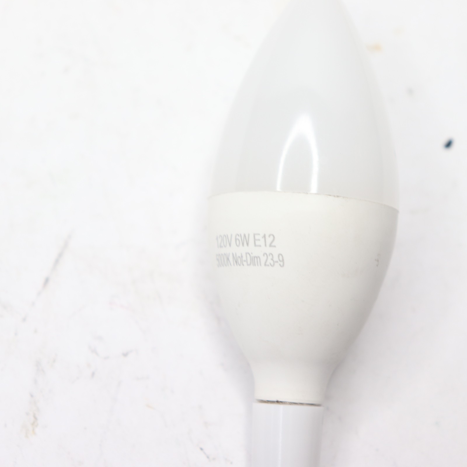 (6-Pk) LED Candelabra Bulbs Non-Dimmable E12 600lm 5000K Daylight 6W gallery
