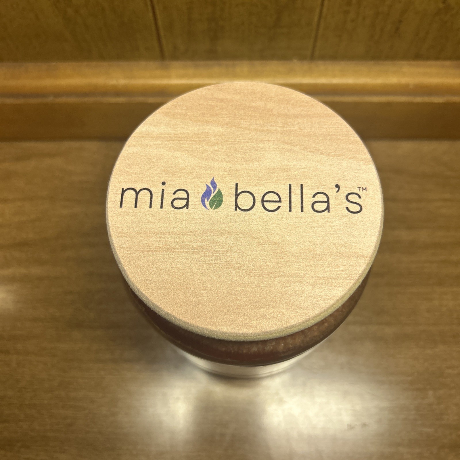 Mia Bella’s - Hot Apple Pie - 16oz Palm Wax Candle - Classic Collection Seasonal gallery