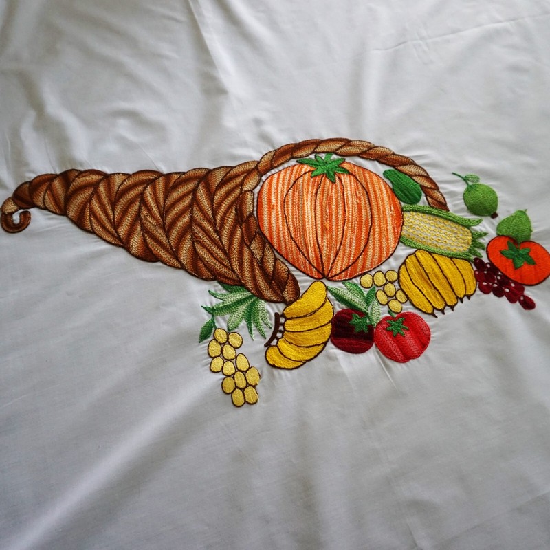 Tablecloth Embroidered Cornucopia Fruits Veggies 90 x 66 Scalloped Hem gallery