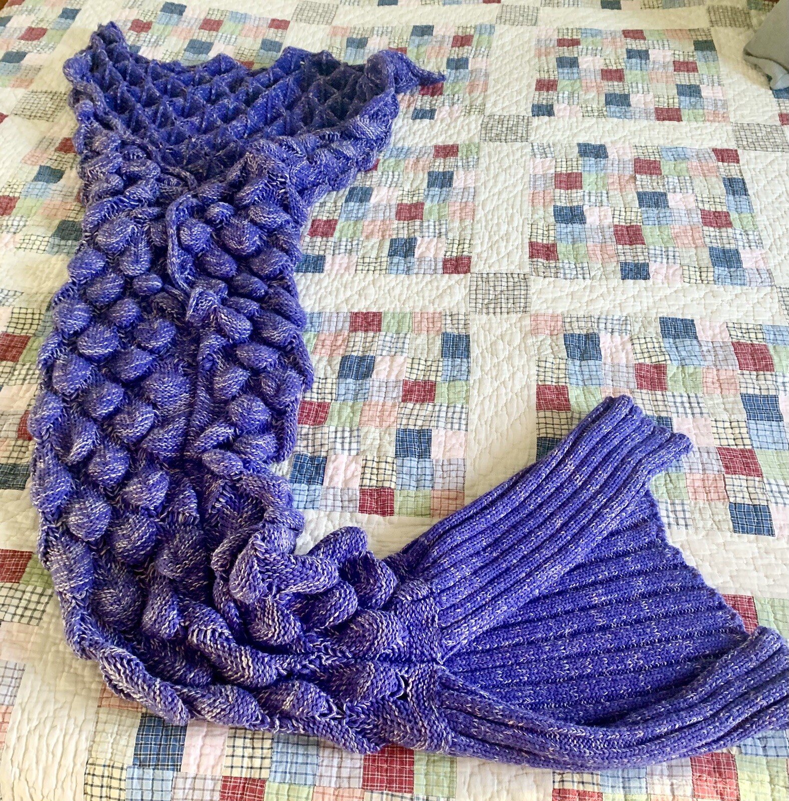 Knitted Mermaid Tail Throw Purple 3D Scales For Year Round Use Good Condition gallery