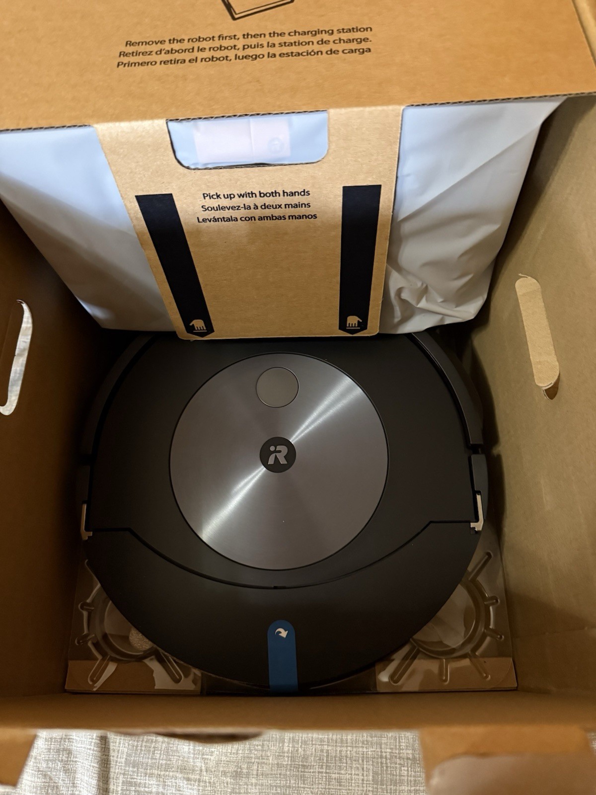 iRobot Roomba j7 J715020 Robotic Vacuum Cleaner gallery
