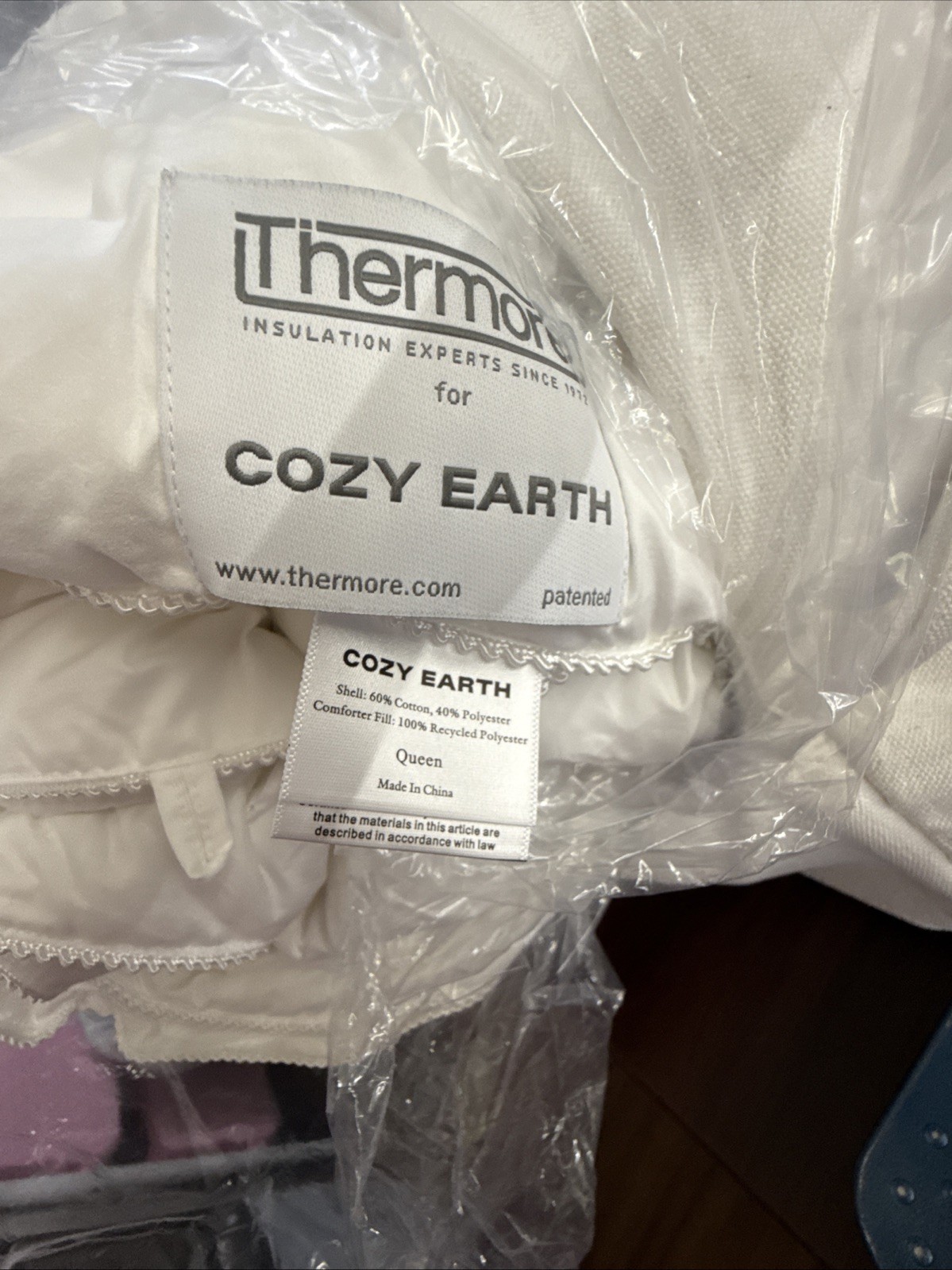 Cozy Earth Down Alternative Comforter In Duffel Bag in White Brand New gallery