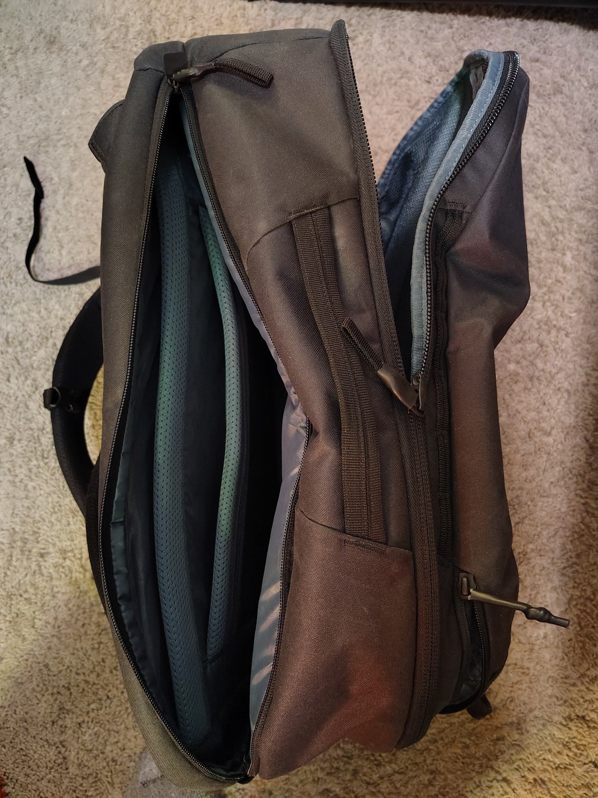 Thule Aion 40L Travel Backpack, Durable & Water-Resistant, Polyester, Black 5