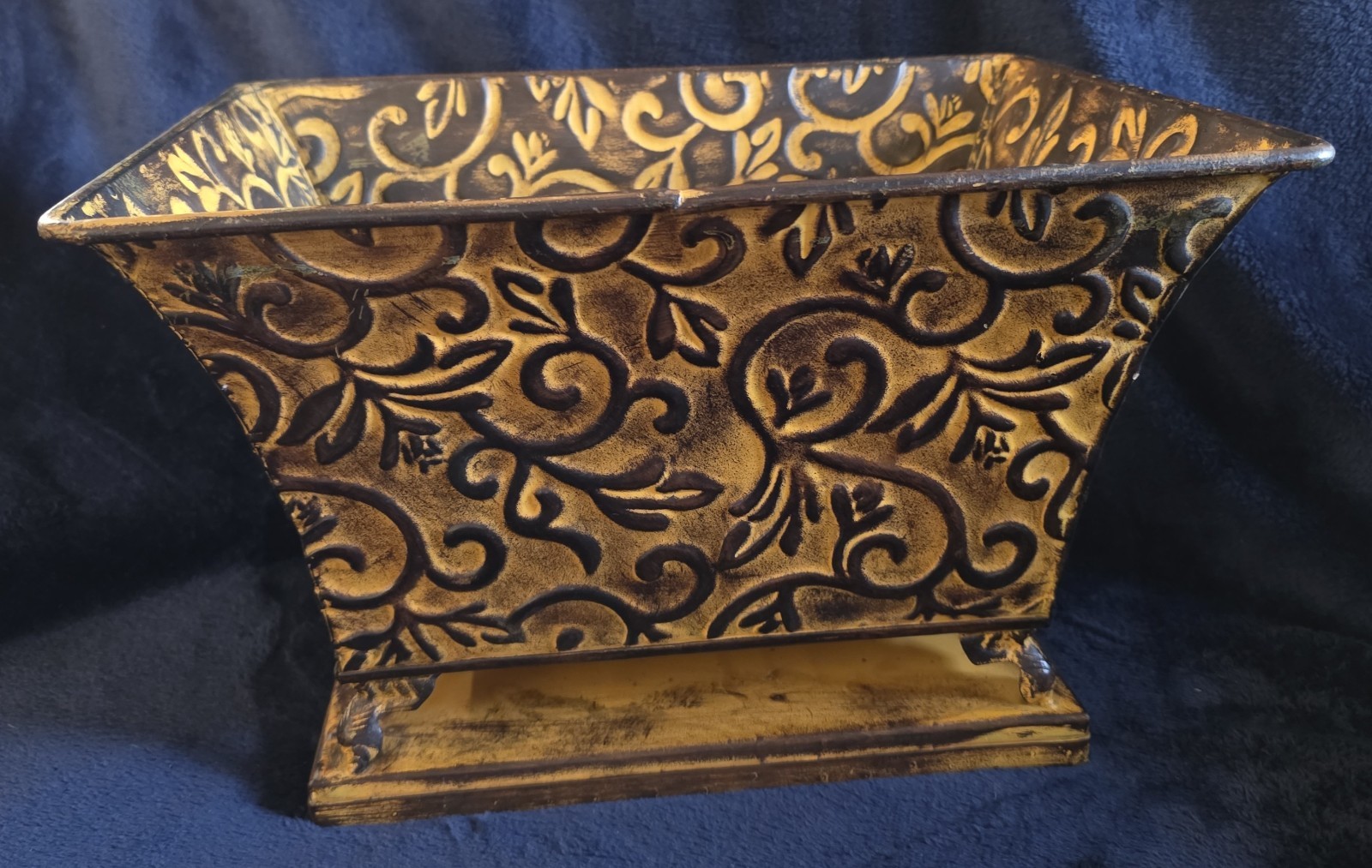 Scrolled Retangle Metal Planter gallery