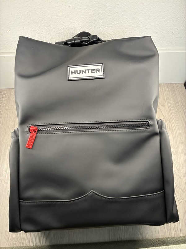 HUNTER Top Clip Backpack Smooth Black with Red Zipper