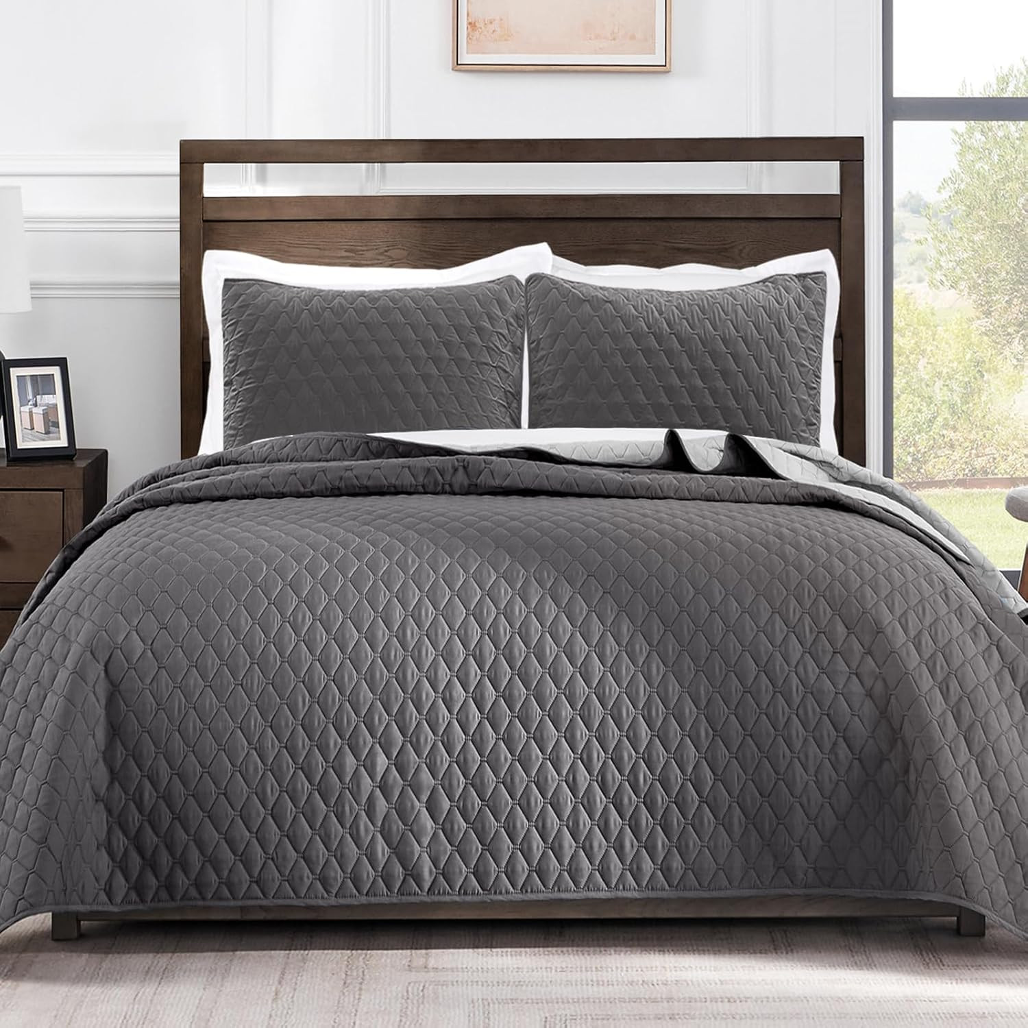 Ultrasonic Reversible Full Queen Quilt Bedding Set with Pillow Shams, Lightweigh gallery