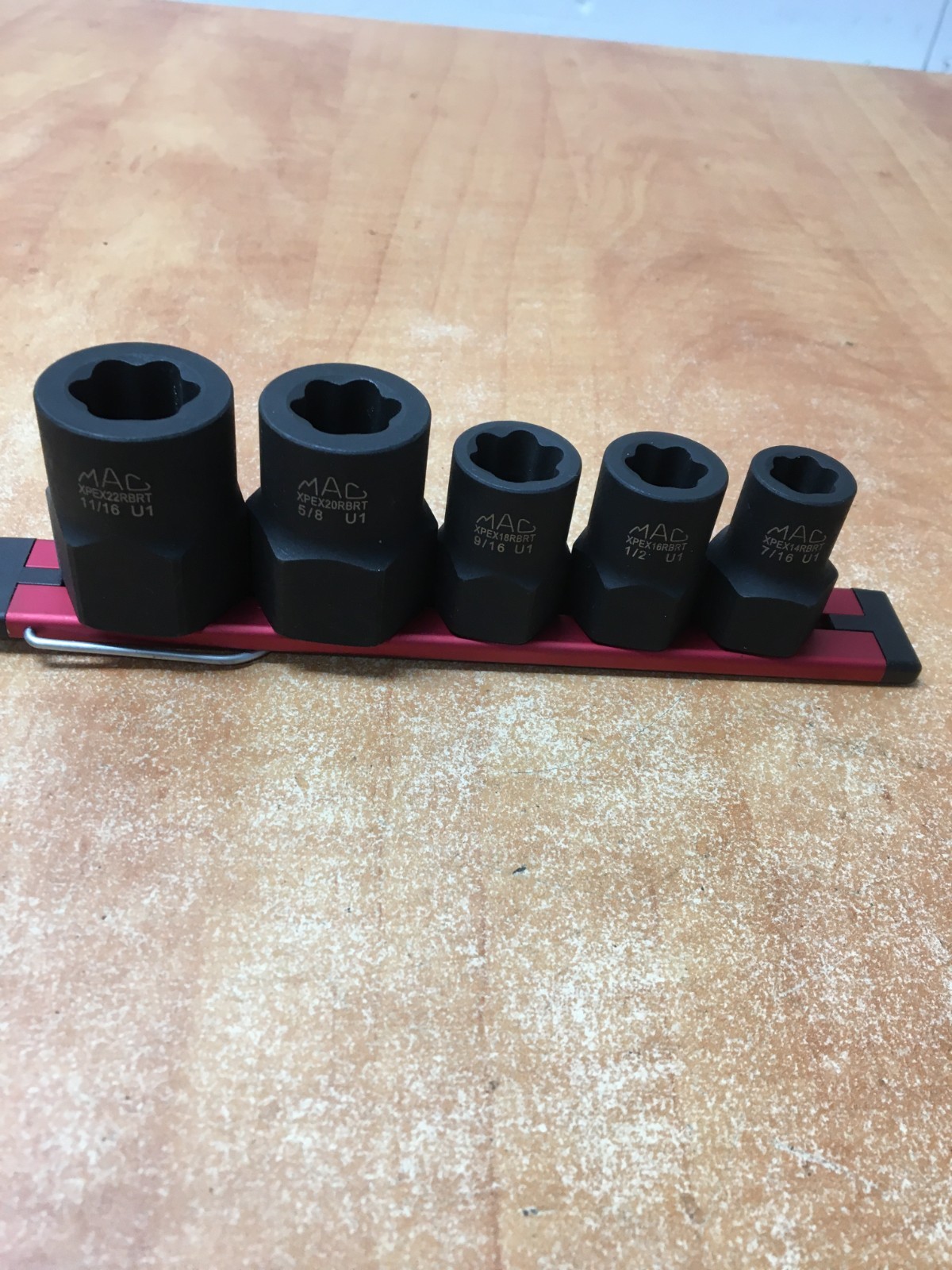 Mac Tools 5pc RBRT 3/8 dr SAE Impact Extractor Socket Set - 7/16 to 11/16" gallery