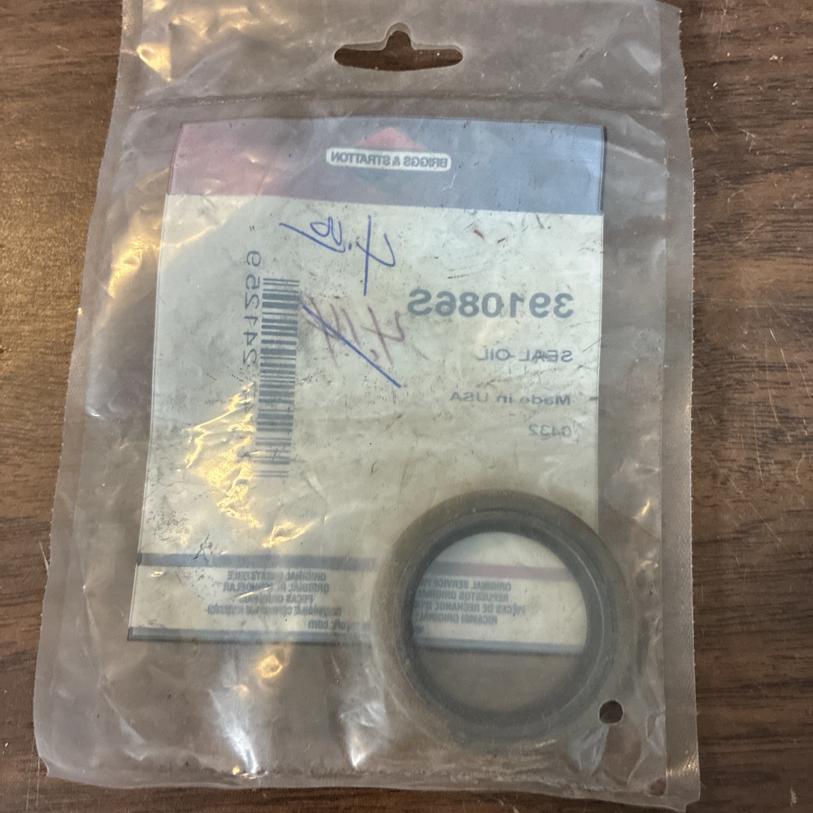 Briggs & Stratton 391086S Engine Oil Seal gallery