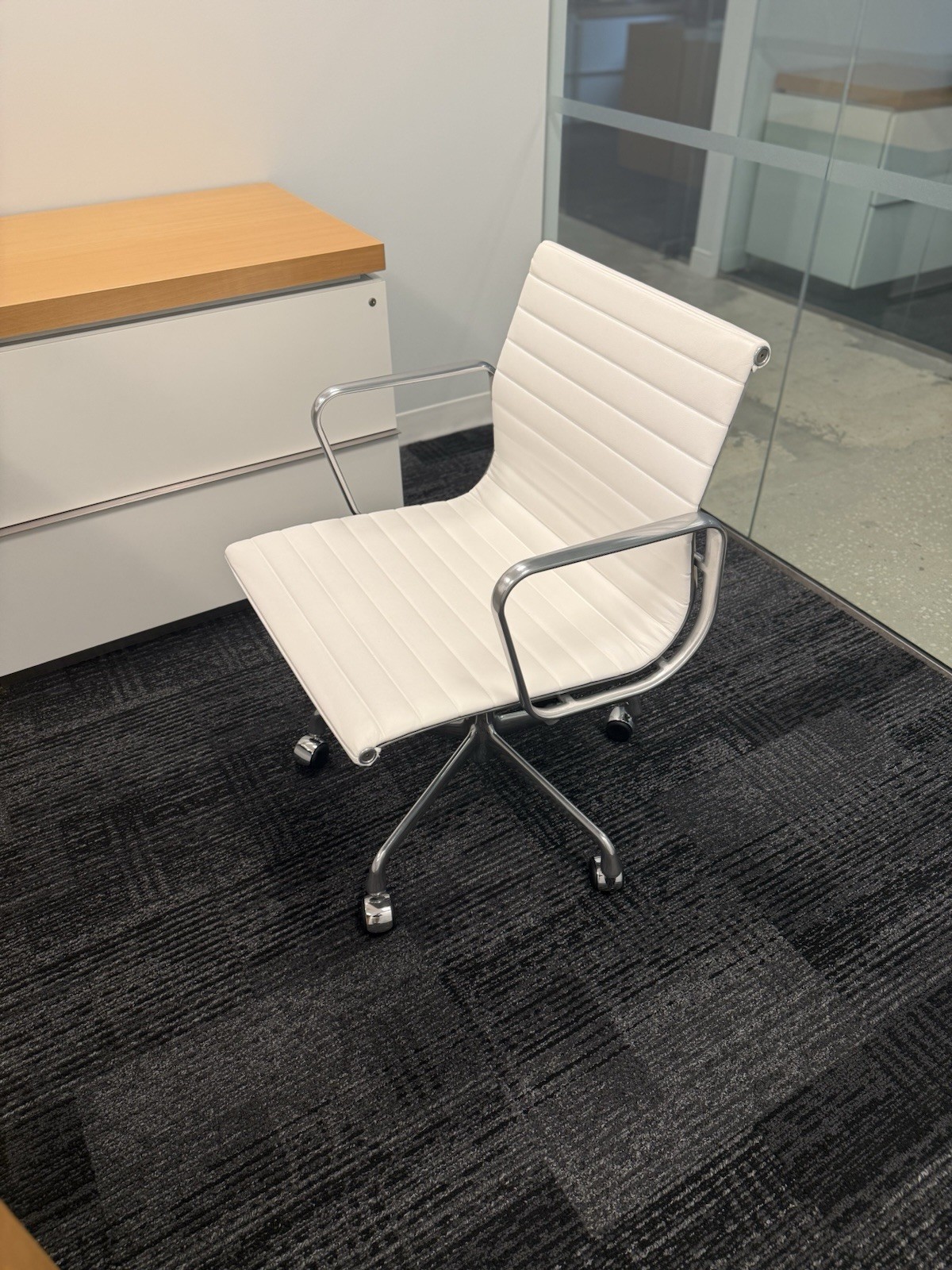 Authentic Herman Miller Eames Armchairs MINT gallery