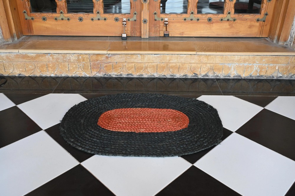 Rugmoda Jute Black & Terracotta Braided Oval 1.5x2 ft Entryway Doormat Rug