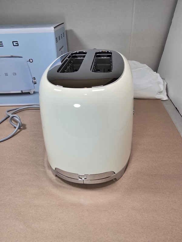Smeg TSF01CRUS Cream Retro Style 2 Slice Toaster With Removable Crumb Tray New gallery