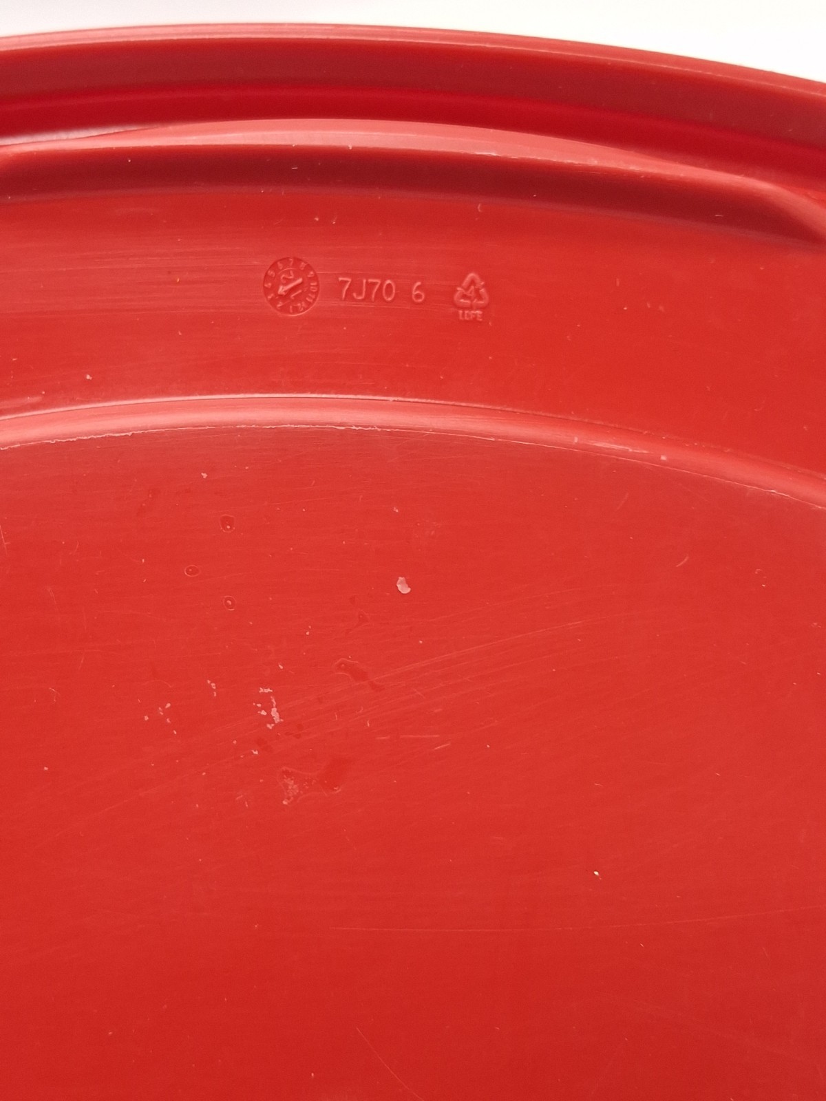 Rubbermaid Food container Easy Find Red Square Replacement Lid 7J70 9" - gallery