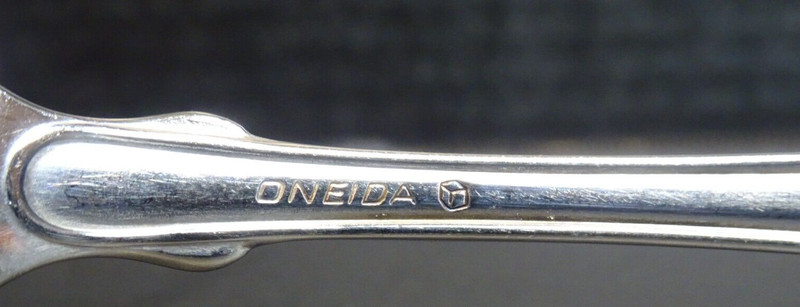 Oneida CLASSIC SHELL Stainless Flatware Silverware 4 Cocktail Seafood Forks Cube gallery