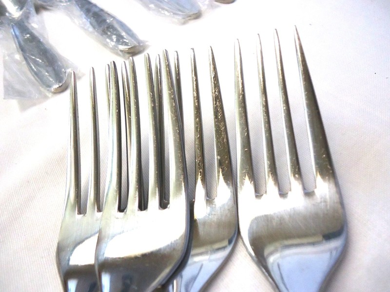 ONEIDA MOONCREST STAINLESS FLATWARE 24-PIECES CHINA gallery