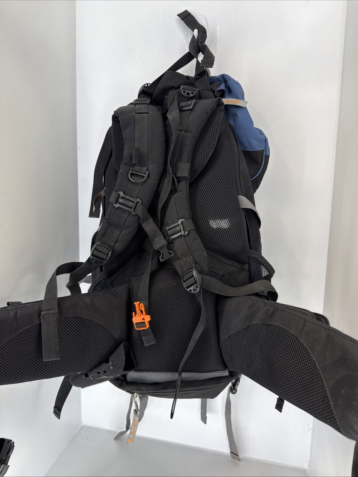 Hi-Tec Odyssey 65 Backpack Hiking Camping Bag 3