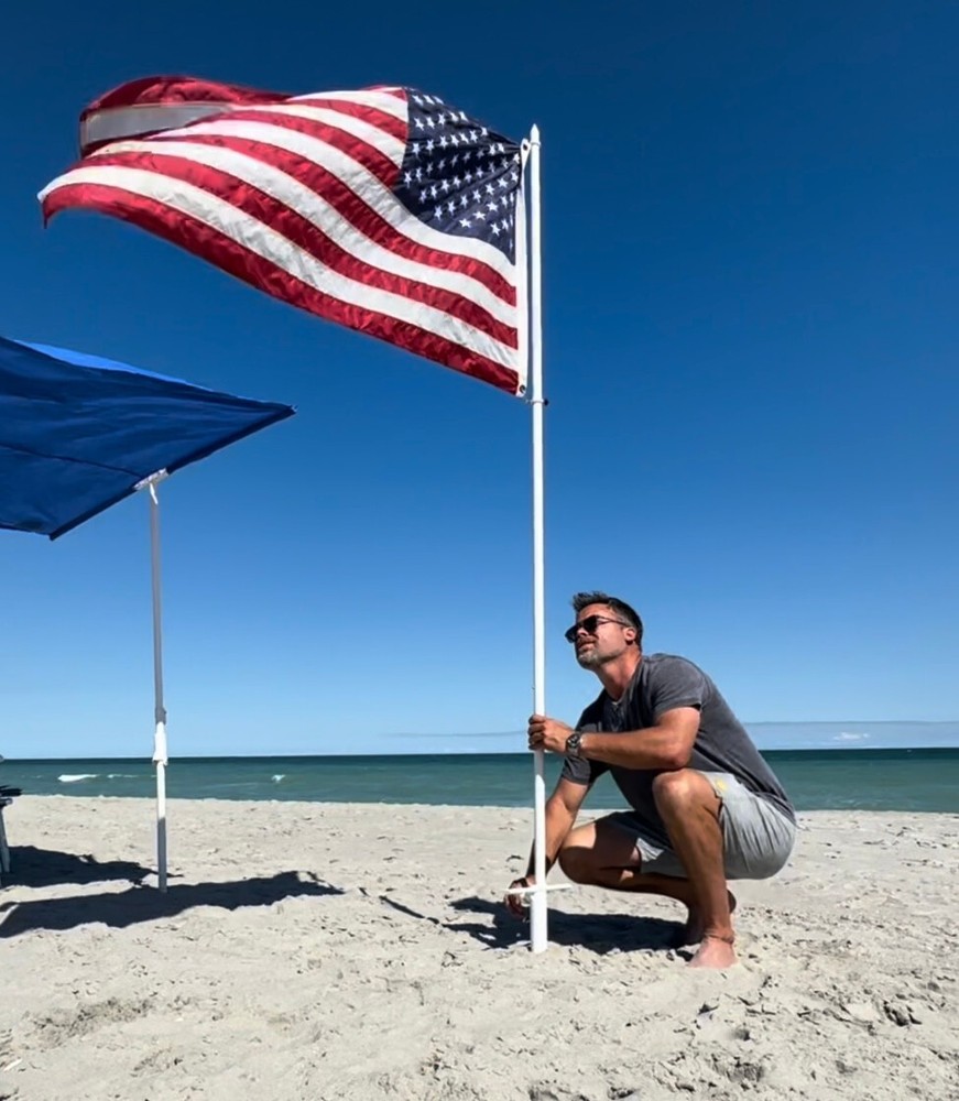 The Strand Umbrella SBF 100 Portable Beach 9ft Flag Pole Holder with Sand Anchor