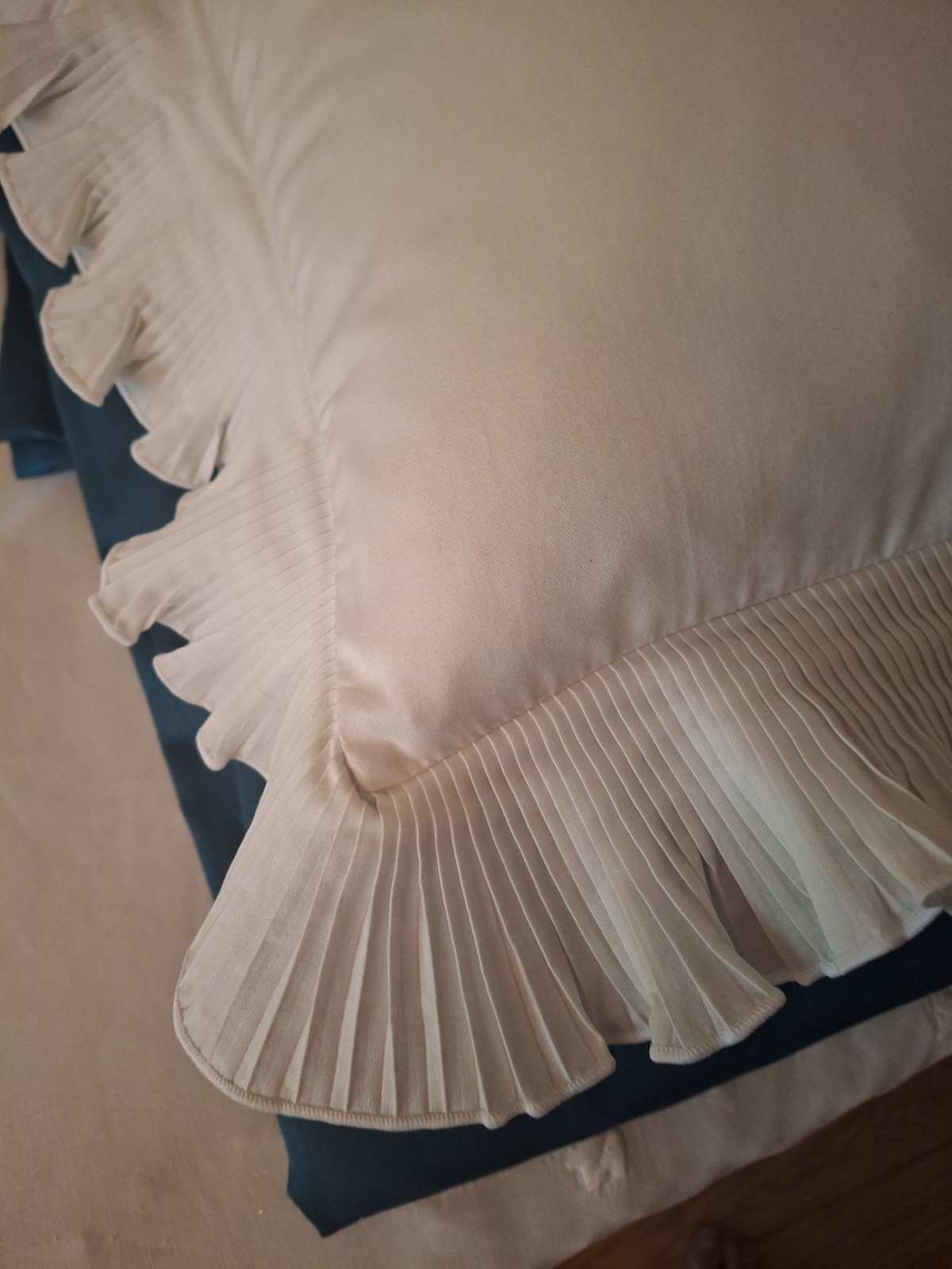 Traditions Plisse White Ruffled Boudior Sham Feather Insert gallery