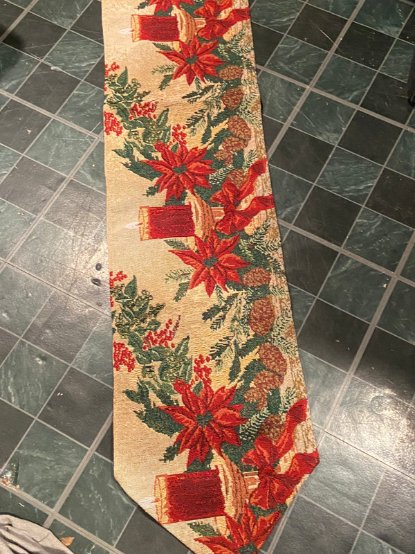 Christmas Theme Linen Table Runner 68" X 12" *Pre-Owned/No Tag* m1 gallery