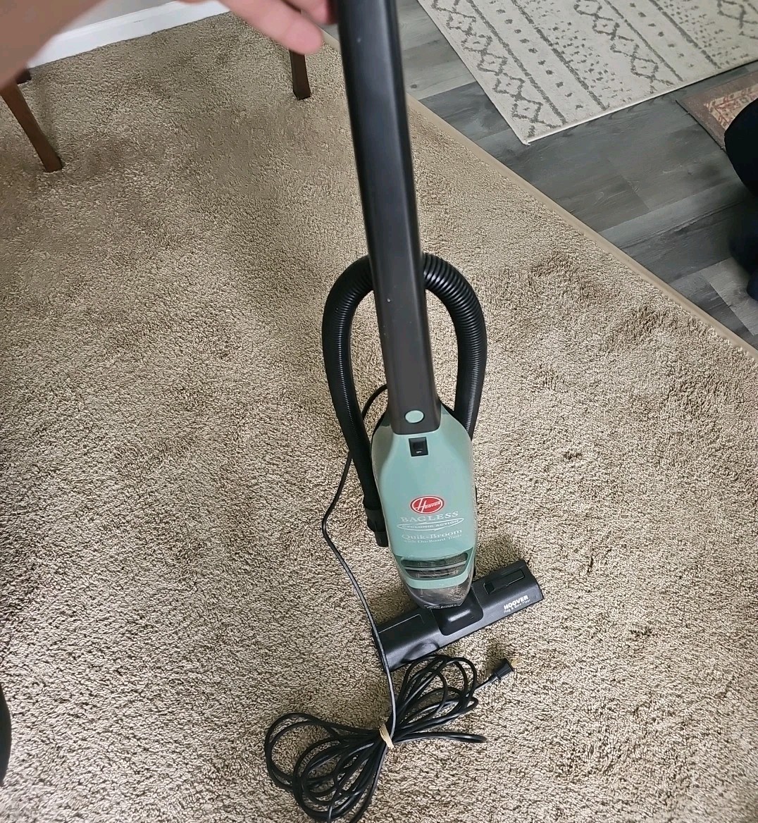 VTG Hoover Bagless Quik-Broom Cyclonic Action Vacuum Cleaner MODEL S2543 TESTED gallery