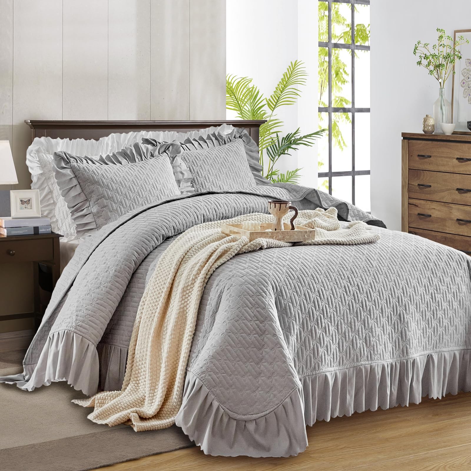 Ruffled Quilt Bedding Set California King Size 100 * 114 in - 3 Pieces Solid ... gallery