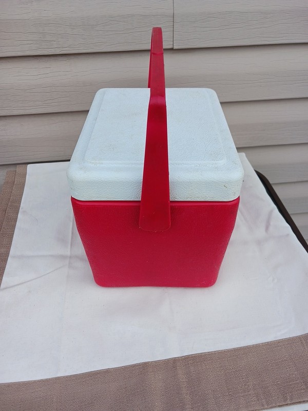 Igloo Personal 6 Cooler gallery