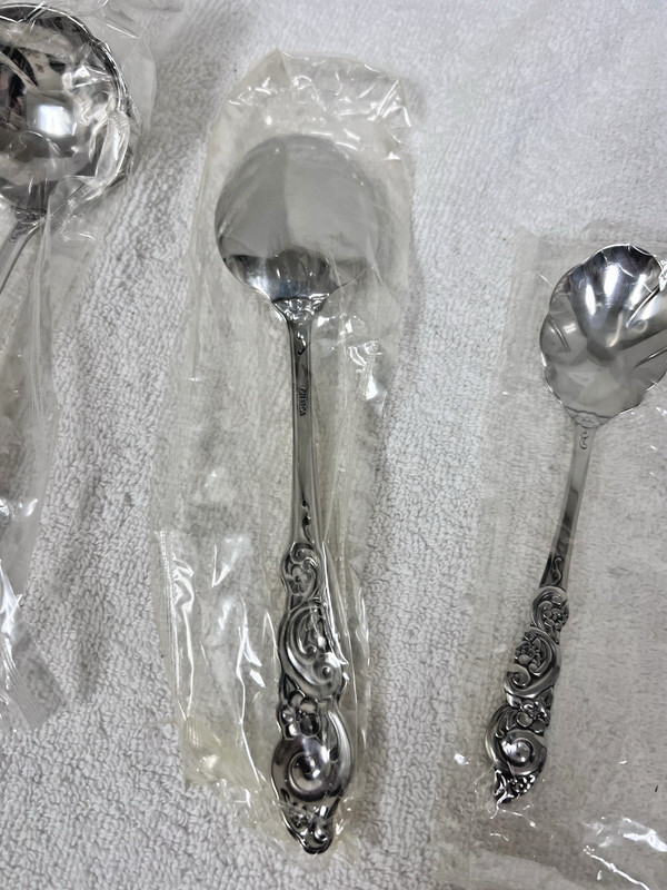 MIP Oneida Barcelona 3-pc Serving Set Sugar Spoon Tablespoon Gravy Ladle In Bags gallery