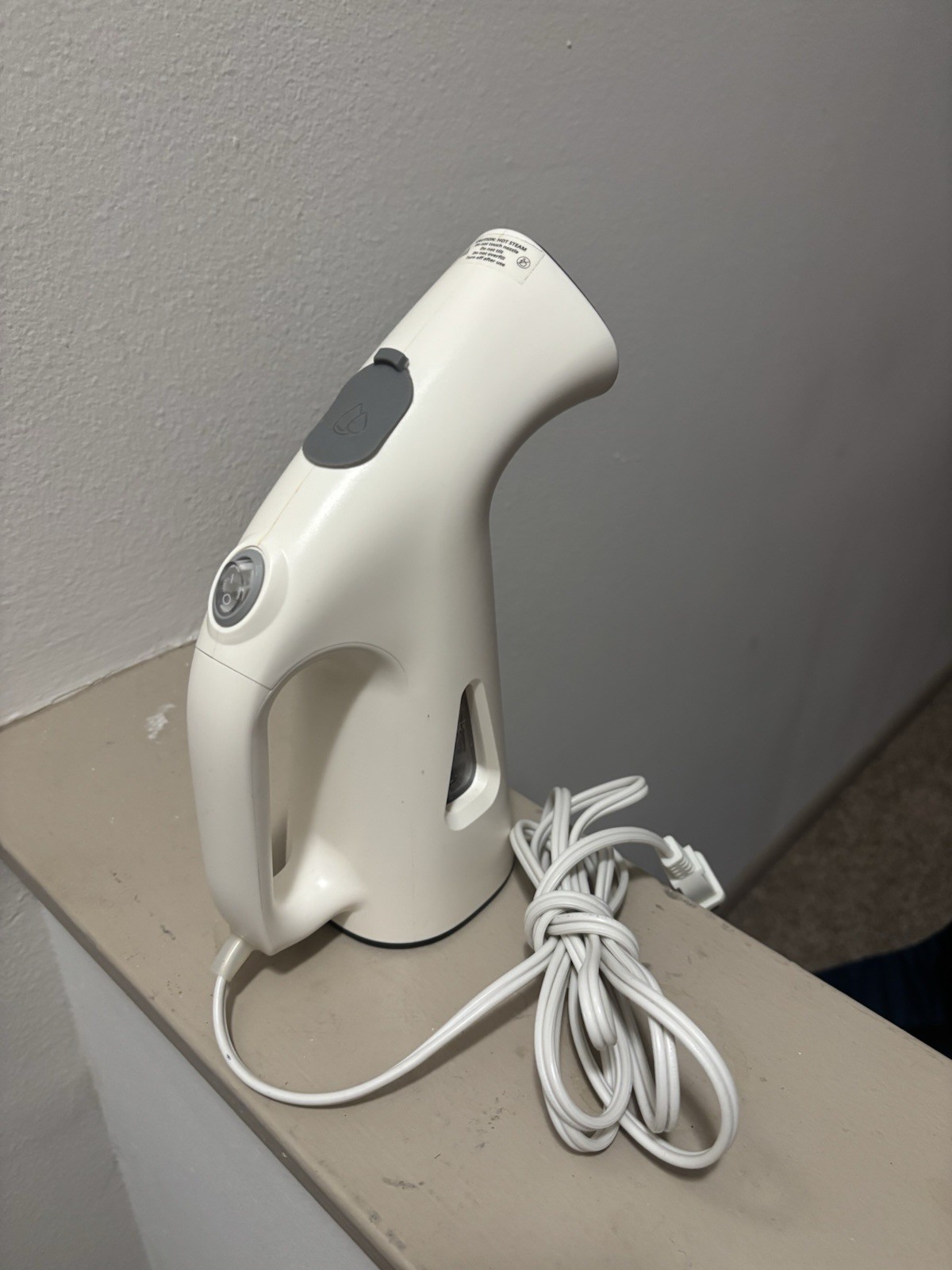 True & Tidy TS-38 Steam Iron White Comfort Handle Corded 800W 120V Garment gallery