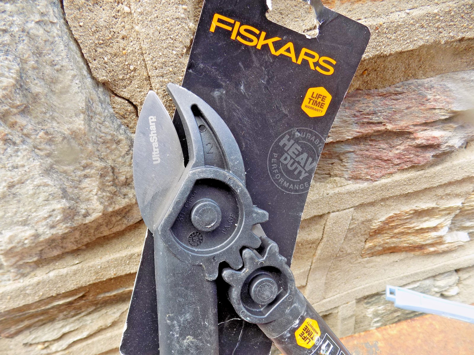 Fiskars 15 " Power Gear Loppers . NOS NEVER USED HEAVY DUTY gallery