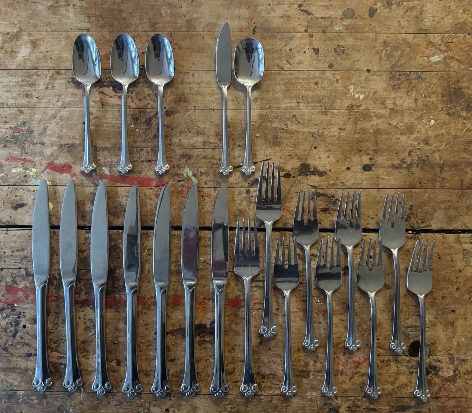 Oneida Milan Scroll Stainless Flatware Mixed Set (set Of 19) gallery