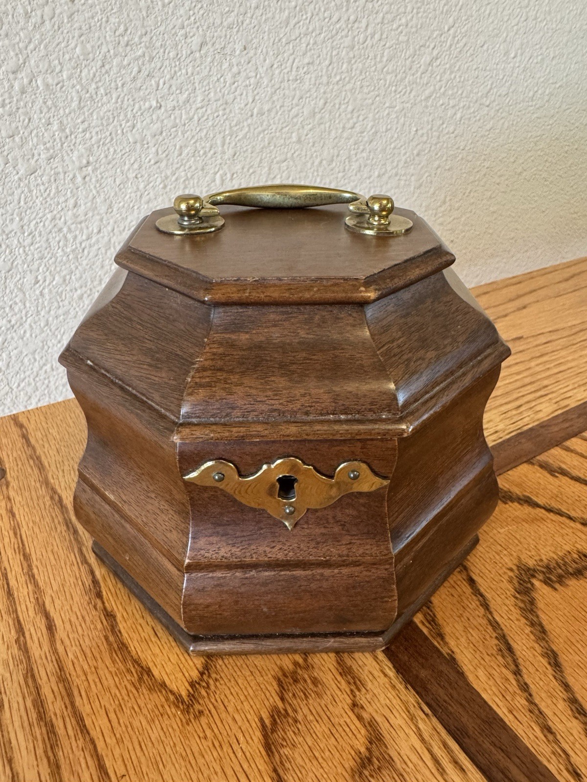 Virginia Metalcrafters Colonial Williamsburg Mahogany Tea Caddy no key gallery