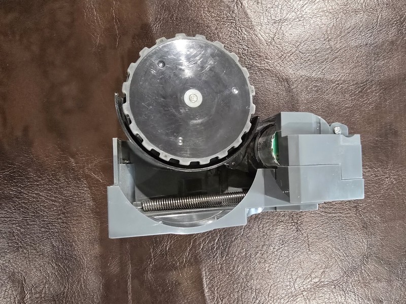 iRobot Replacement Right Wheel for Roomba 690 692 694 gallery