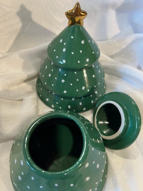2 CELLER HOLIDAY STONWARE COCOTTES TREES gallery