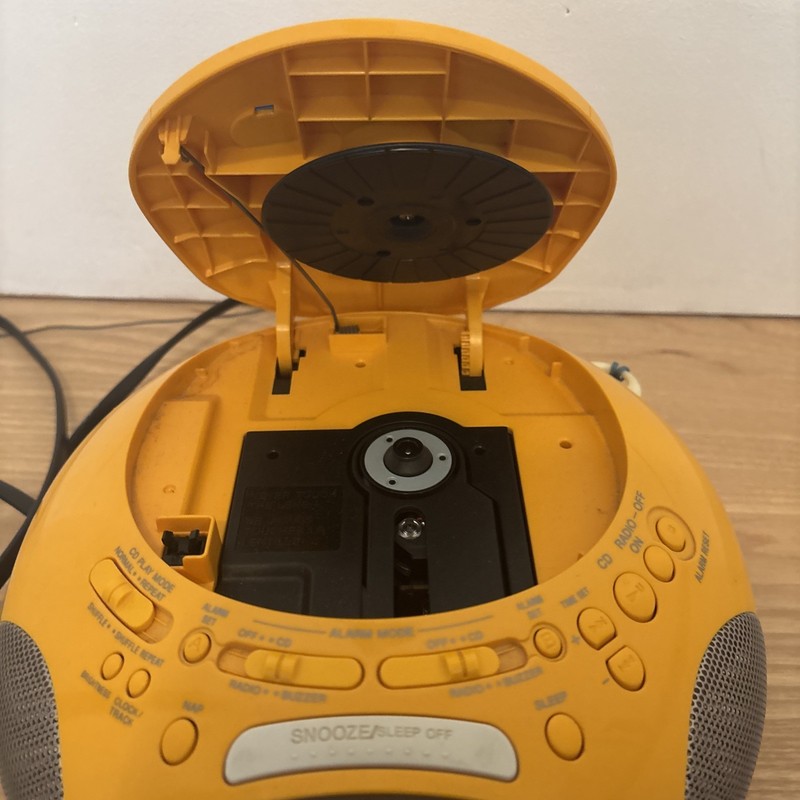 Y2K ‘99 Sony Dream Machine Psyc ICF-CD831 CD Alarm Clock Radio Yellow gallery