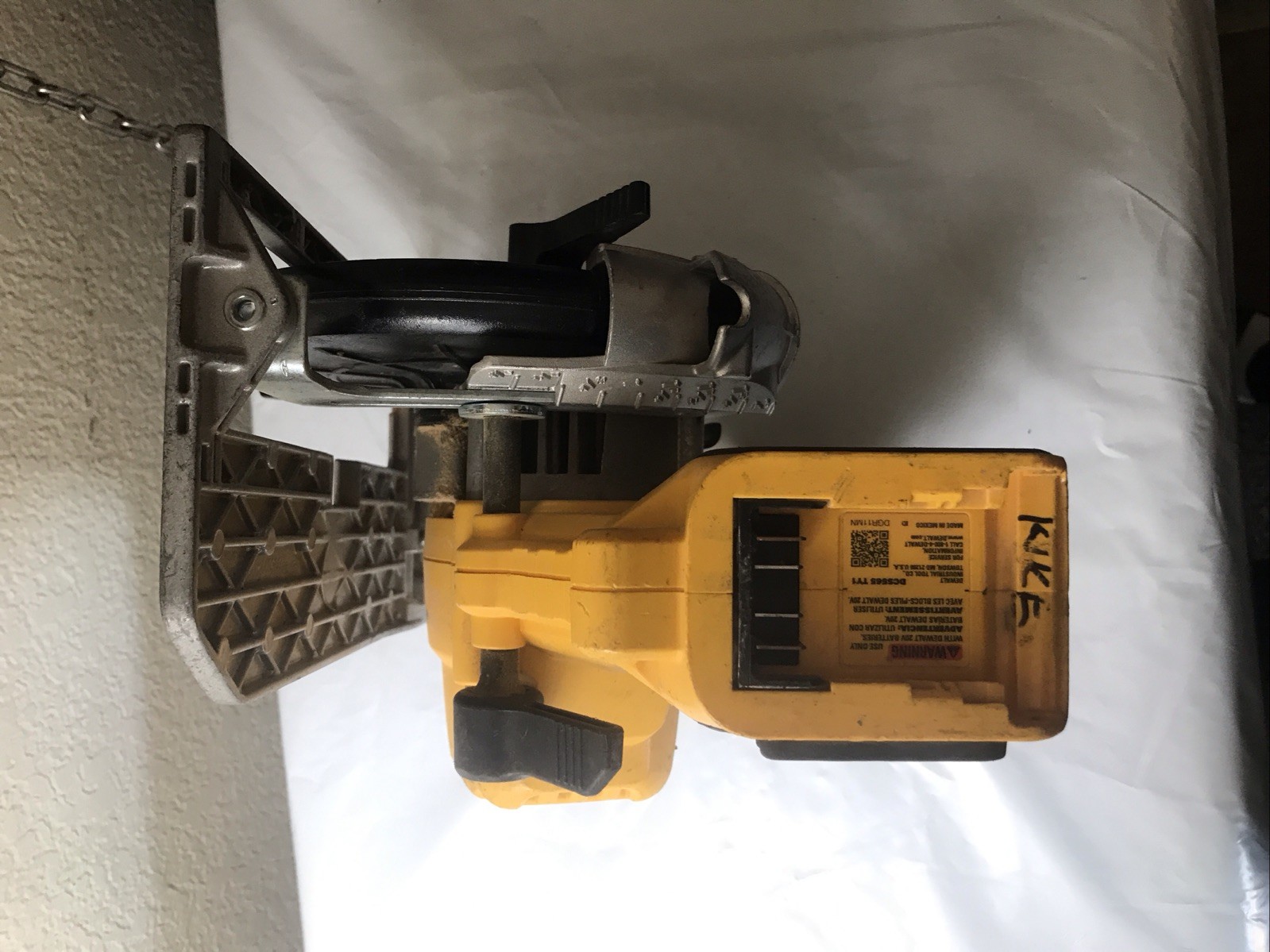 DEWALT 20V MAX Circular Saw, 6-1/2-Inch Blade, 460 MWO Engine, 0-50 Degree Bevel gallery