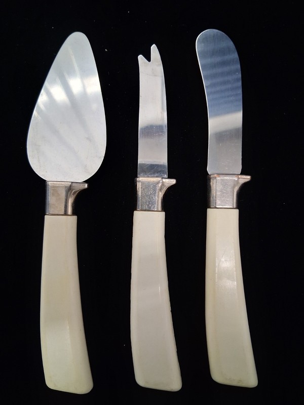 Three Piece Cornflower Pattern Cheese Set Vintage gallery