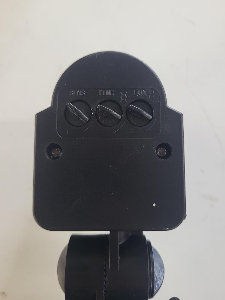 Battery Powered Worklight with Adjustable Base and Plugged Slot Uses (P24033668) gallery