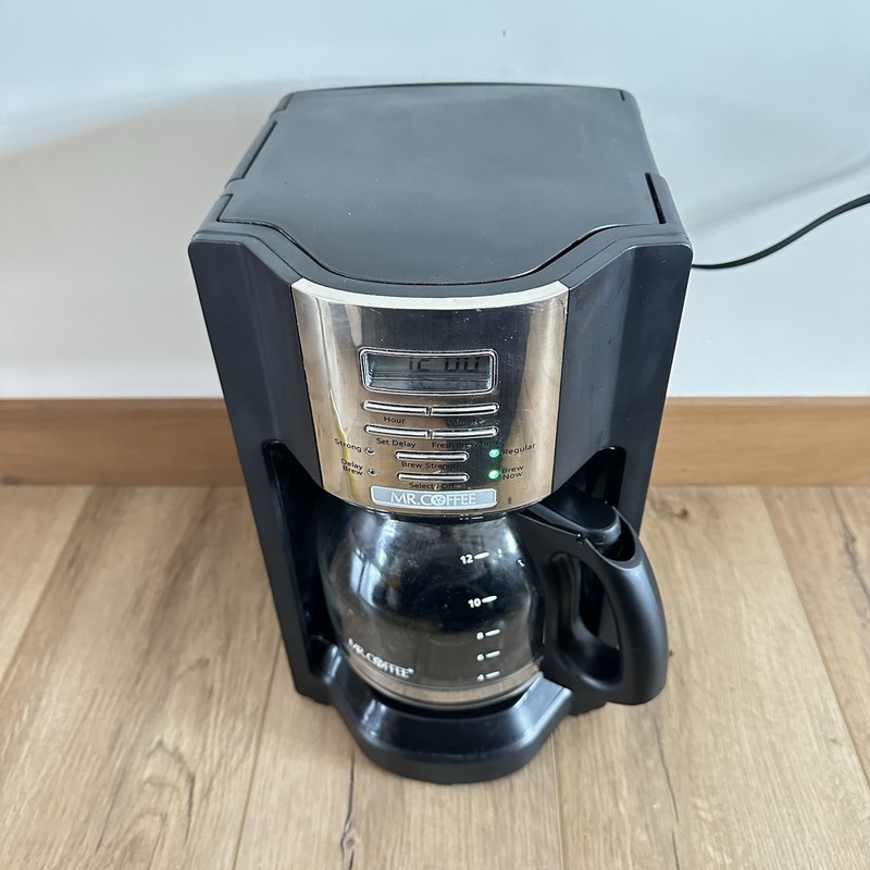 Mr Coffee Programmable 12 Cup Coffee Maker Black Glass Carafe Cleaned gallery