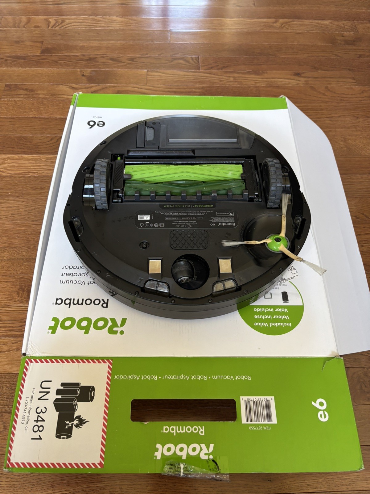 Roomba E6198 with 2 additional wall barrier and Charging Base, need a battery. gallery