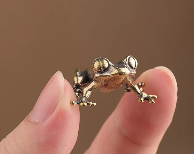 Brass Frog Animal Statue Small Sculpture Tabletop Figurine Home Decor Gifts gallery