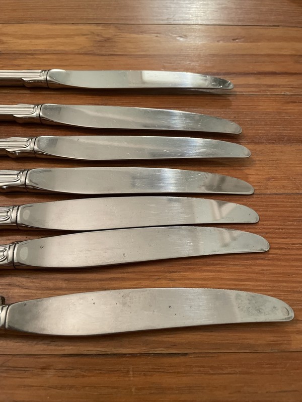 Oneida Classic Shell Stainless Flatware Dinner Knife 1 of 7 Available gallery